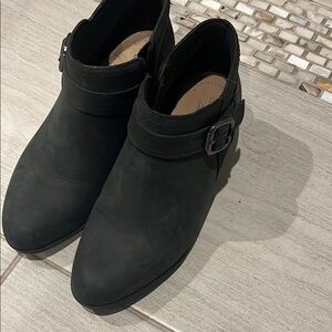 Clarks Gray Ankle Boots Cozy Fuzzy Lining